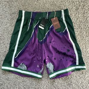 NWT Mitchell & Ness NBA HYPER HOOPS SWINGMAN SHORTS MILWAUKEE BUCKS Mens Size XL